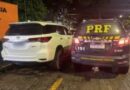 Carro furtado no Rio de Janeiro é interceptado na Via Dutra e recuperado pela PRF em Resende durante fiscalização noturna