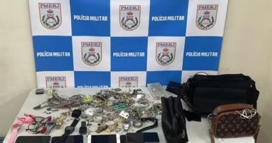 Furto a residência em Volta Redonda: quatro estrangeiros são presos com joias, celulares e dinheiro após cerco policial