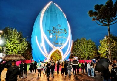 Gigante da Páscoa: ovo de 20 metros, com altura de prédio de sete andares e mais de 1 tonelada, espalha cheiro de chocolate em Campos do Jordão