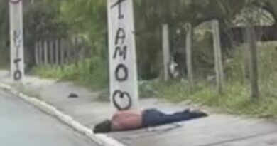 Poste pichado vira assunto, mas homem caído na rua revolta internautas e gera críticas ao prefeito de Caçapava