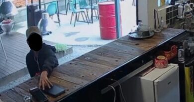 Furto em café termina com dois presos após câmeras revelarem ação de ladrão em São José