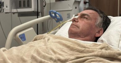 Carlos Bolsonaro anuncia agravamento no quadro de saúde de Jair Bolsonaro e diz que rins começaram a apresentar falha