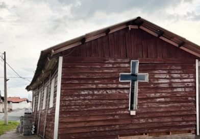 Após pressão da comunidade, bispo anuncia construção de nova capela em Cruzeiro