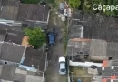 VÍDEO: Drone da Polícia flagra ponto de tráfico, perseguição termina com adolescente apreendido e mais de 300 porções de drogas em Caçapava