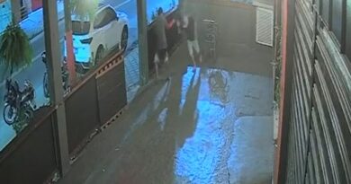 SEIS TIROS, UMA MENSAGEM SOMBRIA: Comerciante é baleado e sobrevive a execução brutal em frente a restaurante em Ubatuba