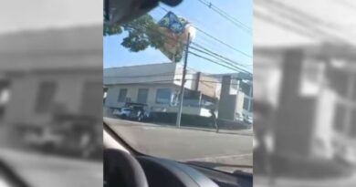 BALÃO GIGANTE CAI SOBRE COMÉRCIOS NO CENTRO DE SÃO JOSÉ DOS CAMPOS E ASSUSTA MORADORES