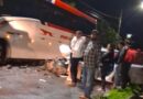 GRAVE ACIDENTE ENTRE CARRO E ÔNIBUS DEIXA VÍTIMA PRESA NAS FERRAGENS E MOBILIZA FORÇA-TAREFA DE RESGATE EM GUARATINGUETÁ