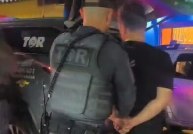 FORAGIDO INTERNACIONAL LIGADO AO NARCOTRÁFICO É CAPTURADO EM ILHABELA APÓS CERCO POLICIAL NO LITORAL NORTE