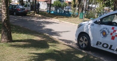 HOMEM É PRESO APÓS ESPANCAR E PISOTEAR CABEÇA DE VÍTIMA EM PRAÇA DE SÃO JOSÉ DOS CAMPOS