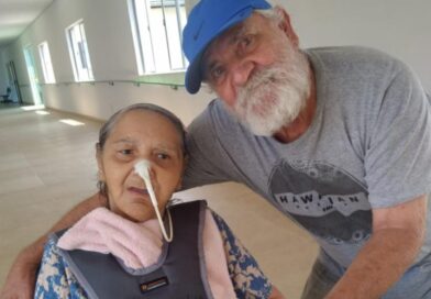 “MINHA VIDA NÃO TEM SENTIDO SEM ELA”: IDOSO PEDE PARA VIVER COM A ESPOSA EM CASA DE REPOUSO