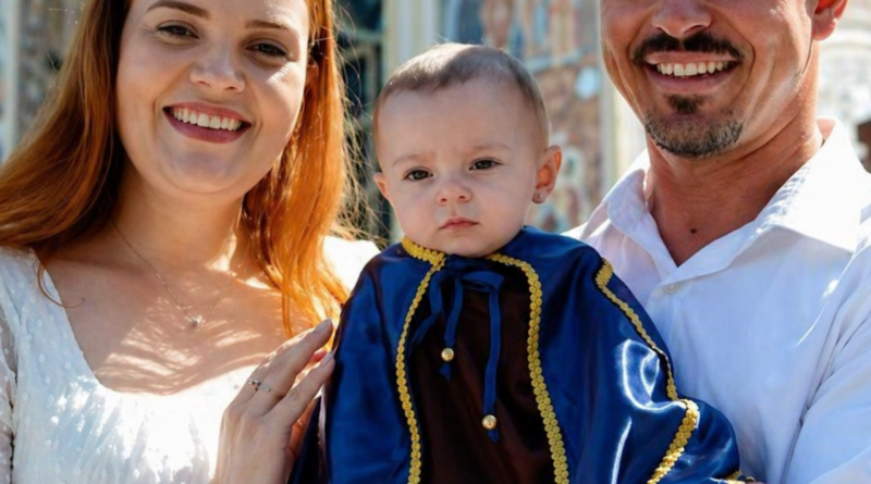“1% DE CHANCE DE VIDA”: BEBÊ PREMATURA VENCEU A UTI E FOI BATIZADA EM APARECIDA APÓS PROMESSA DA FAMÍLIA