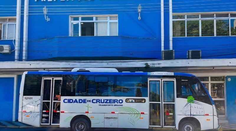 Novo ônibus chega a Cruzeiro e marca início de projeto inédito de transporte público de Kleber Silveira