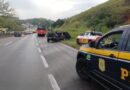 CAOS NA DUTRA: CARGA DE GRANITO SE SOLTA, INTERDITA RODOVIA E PROVOCA EFEITO DOMINÓ COM MÚLTIPLOS ACIDENTES NO SUL FLUMINENSE