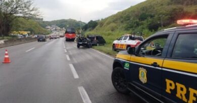 CAOS NA DUTRA: CARGA DE GRANITO SE SOLTA, INTERDITA RODOVIA E PROVOCA EFEITO DOMINÓ COM MÚLTIPLOS ACIDENTES NO SUL FLUMINENSE