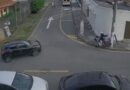 MOTOCICLISTA BATE EM POSTE APÓS TENTAR DESVIAR DE CARRO E FICA GRAVEMENTE FERIDO EM VOLTA REDONDA