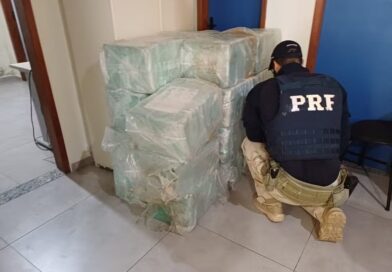 FARO DA PRF DERRUBA CARGA MILIONÁRIA: MOTORISTA É PRESO COM 600 KG DE MACONHA EM CAMINHÃO NA VIA DUTRA EM PIRAÍ