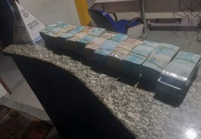 HOMEM É DETIDO COM R$ 500 MIL EM ESPÉCIE DENTRO DE PAJERO NA VIA DUTRA EM PIRAÍ