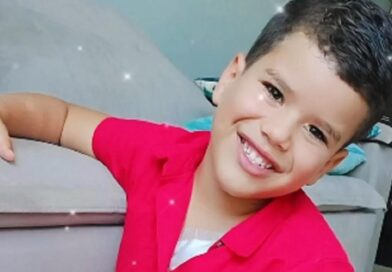 MÃE DE SÃO JOSÉ DOS CAMPOS LUTA PARA GARANTIR TRATAMENTO DO FILHO ESTEBAN DE 7 ANOS