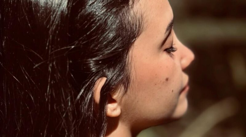 CAROLINA FERREIRA AFIRMA SER MAIOR QUE A VIOLÊNCIA QUE SOFREU E COBRA JUSTIÇA EM CASO QUE REPERCUTE NA UNESP DE SÃO JOSÉ DOS CAMPOS