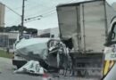 MARGINAL DA DUTRA TEM CENA DE DESTRUIÇÃO: ACIDENTE DEIXA VEÍCULO ARRASADO E TRÂNSITO LENTO EM SÃO JOSÉ DOS CAMPOS