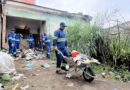 CASA DO ACÚMULO: PREFEITURA RETIRA 17 TONELADAS DE LIXO DE IMÓVEL E RESGATA IDOSO QUE VIVIA SOZINHO EM SÃO JOSÉ