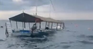 PÂNICO NO MAR: EMBARCAÇÃO COM CERCA DE 50 PESSOAS AFUNDA DURANTE PASSEIO EM UBATUBA