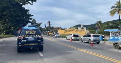 MOTOCICLISTA MORRE EM ENGAVETAMENTO COM ÔNIBUS E CAMINHÃO NA RODOVIA GOVERNADOR MÁRIO COVAS EM UBATUBA