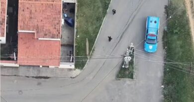 OLHO NO CÉU, FLAGRANTE NO CHÃO: DRONE DA POLÍCIA FLAGRA VENDA DE DROGAS E SUSPEITO É PRESO EM BARRA MANSA