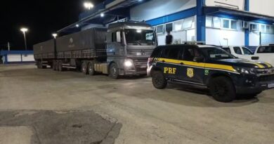 CARGA GIGANTE DE CERVEJA PARA NA DUTRA: PRF FLAGRA MAIS DE 30 MIL LITROS TRANSPORTADOS SEM DOCUMENTAÇÃO FISCAL REGULAR