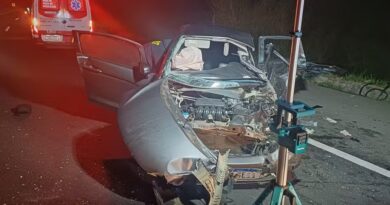 CAMINHÃO NA CONTRAMÃO CAUSA BATIDA FRONTAL NA VIA DUTRA E DEIXA MULHER EM ESTADO GRAVE EM PIRAÍ