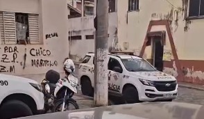CORPO AMARRADO NA MATA: HOMEM É MORTO EM SUPOSTO “TRIBUNAL DO CRIME” E SUSPEITO ACABA PRESO EM GUARATINGUETÁ