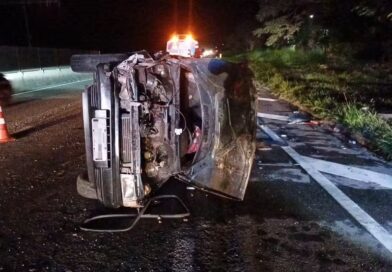 BATIDA, CAPOTAMENTO E FUGA NA DUTRA: MÃE E FILHO DE 4 ANOS FICAM FERIDOS EM ACIDENTE EM RESENDE