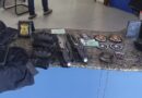 FARDA DO BOPE, FACAS ESCONDIDAS E IDENTIFICAÇÕES FALSAS: HOMEM É DETIDO APÓS SER ABORDADO POR POLICIAL DE FOLGA EM ANGRA DOS REIS