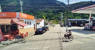 TIROS NA ADEGA: HOMEM É BALEADO NA CABEÇA E MULHER É ATINGIDA NO QUADRIL EM ATAQUE EM CARAGUATATUBA