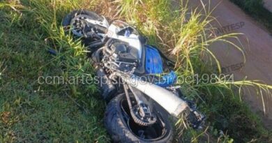 TRAGÉDIA NA CARVALHO PINTO: MOTOCICLISTA MORRE APÓS COLISÃO E QUEDA DE VIADUTO EM JACAREÍ