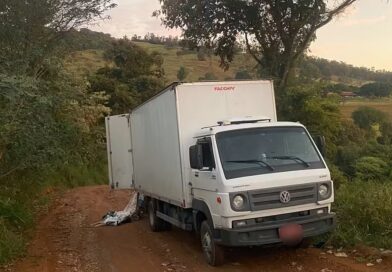 TIROS NA FERNÃO DIAS: ROUBO DE CARGA DE R$ 743 MIL TERMINA COM CAMINHÃO ABANDONADO E CRIMINOSOS EM FUGA NO SUL DE MINAS