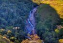 CORRENTEZA ARRASTA HOMEM EM CACHOEIRA NO PICO DOS MARINS E BUSCAS MOBILIZAM BOMBEIROS EM PIQUETE