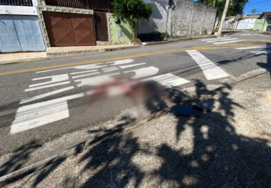 SANGUE NO ASFALTO, PEDRA E PROJÉTIL: POLÍCIA INVESTIGA MORTE MISTERIOSA NO TRÊS MARIAS EM TAUBATÉ