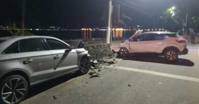 COLISÃO VIOLENTA EM SÃO SEBASTIÃO: QUATRO PESSOAS FICAM FERIDAS APÓS BATIDA FRONTAL