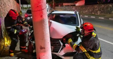 MADRUGADA DE SUSTO EM ILHABELA: MULHER FICA FERIDA APÓS ACIDENTE E MOBILIZA BOMBEIROS, SAMU E POLÍCIA MILITAR
