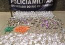 TIROTEIO, VIATURA ATINGIDA E DROGAS APREENDIDAS: OPERAÇÃO IMPACTO FECHA O CERCO CONTRA O TRÁFICO EM PARATY