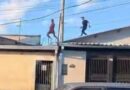 TELHADOS VIRAM ROTA DE FUGA: SUSPEITOS CORREM SOBRE CASAS DURANTE AÇÃO CONTRA O TRÁFICO EM SÃO JOSÉ