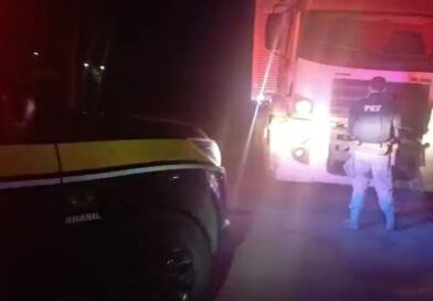 CAMINHÃO LOCALIZADO, MOTORISTA SUMIDO: PRF APREENDE VEÍCULO QUE ARRASTOU CARRO DE IDOSA NA DUTRA