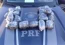 HAXIXE NAS PORTAS DO CARRO: PRF APREENDE 20,9 KG DE DROGA ESCONDIDA EM HB20 NA DUTRA, EM LAVRINHAS