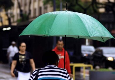 VIRADA NO TEMPO: FRENTE FRIA TRAZ CHUVA, VENTOS FORTES E DERRUBA TEMPERATURAS NO VALE DO PARAÍBA