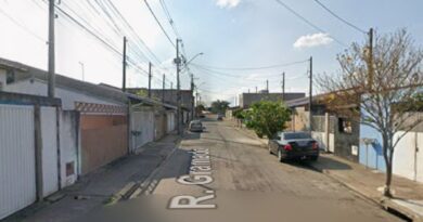 SURTO NA VILA MONTERREY: HOMEM AMEAÇA VIZINHOS COM FACA, ENFRENTA A PM E DANIFICA VIATURA EM SJC