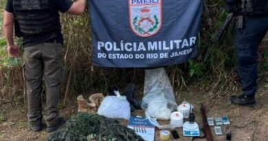 VARREDURA APÓS CONFRONTO LEVA POLÍCIA A FUZIL, CRACK E EQUIPAMENTOS DO TRÁFICO ESCONDIDOS EM RESENDE