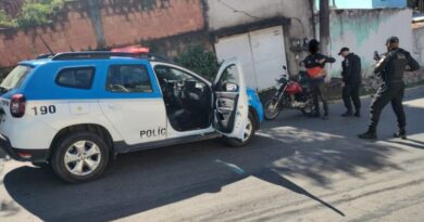 APÓS DOIS HOMICÍDIOS EM 72 HORAS, PM OCUPA BAIRROS DE RESENDE E REMOVE MARCAS LIGADAS A FACÇÕES