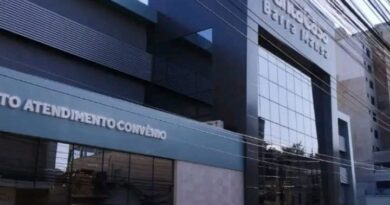 TERROR EM FESTA INFANTIL: DUPLA VESTIDA DE PRETO ABRE FOGO, JOVEM CORRE PARA O SALÃO E MULHER TAMBÉM É BALEADA EM BARRA MANSA
