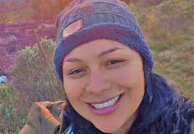ADEUS, PÂMELA: MÃE MORRE APÓS CARRO BATER EM ÁRVORE E FILHO DE 4 ANOS FICA FERIDO